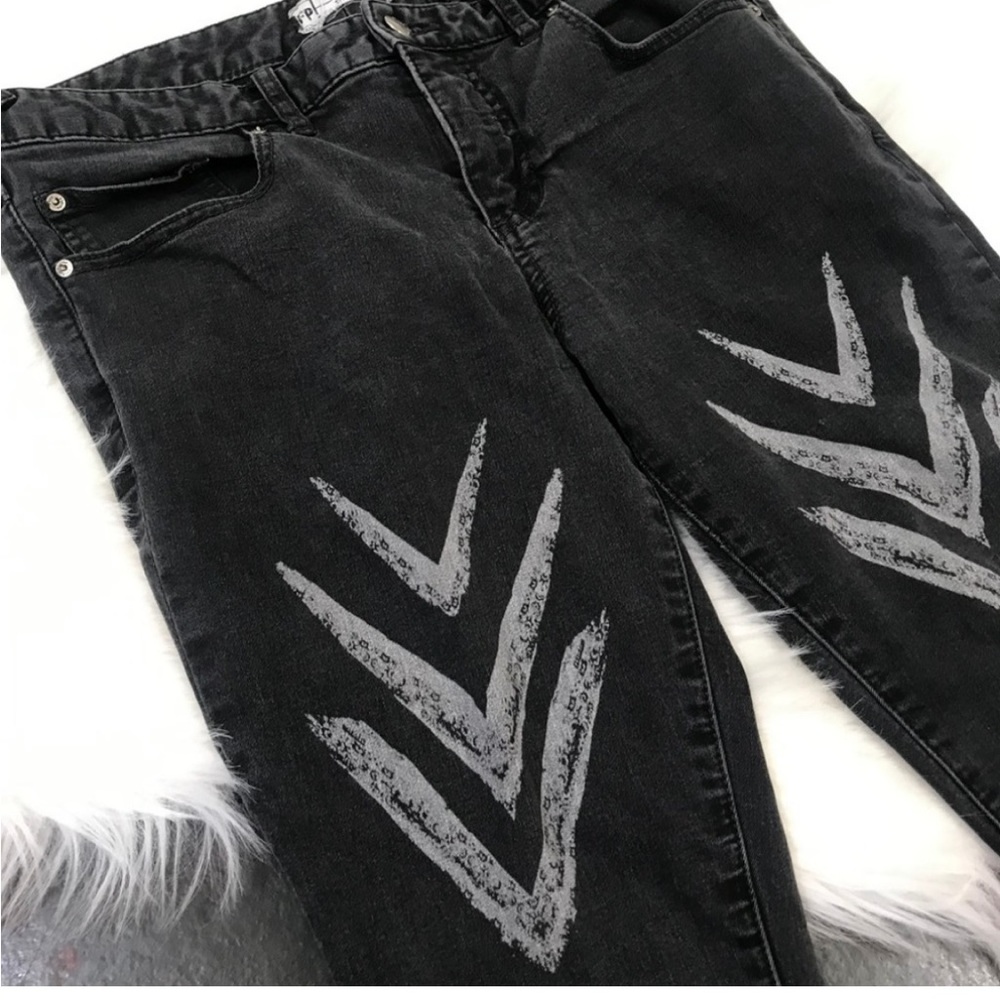 Free People Dotted Ikat Arrow Chevron Black Skinny Jean's - Picture 5 of 5